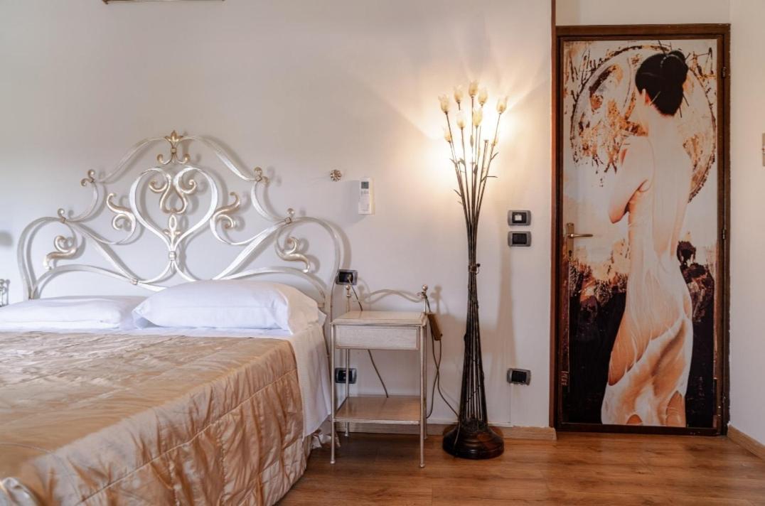Manuela Le Quattro Coppe Hotel Desenzano del Garda Exterior foto