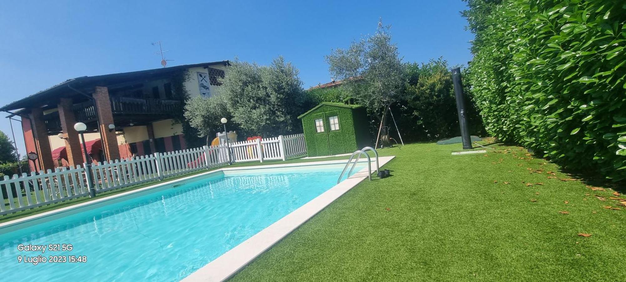 Manuela Le Quattro Coppe Hotel Desenzano del Garda Exterior foto